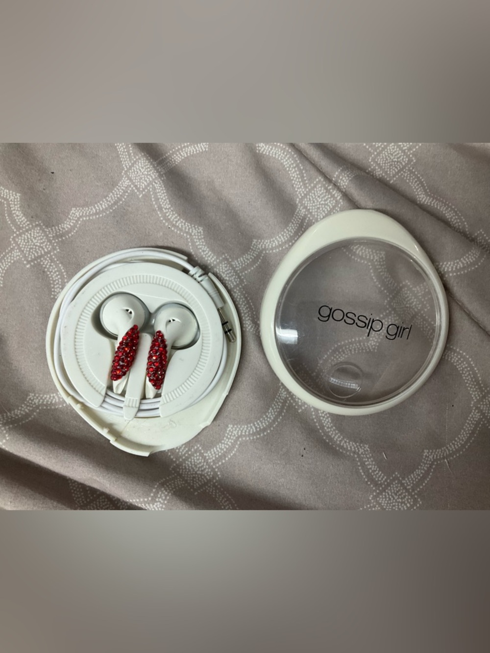 Gossip Girl White Earbuds with Red Crystal Accents
